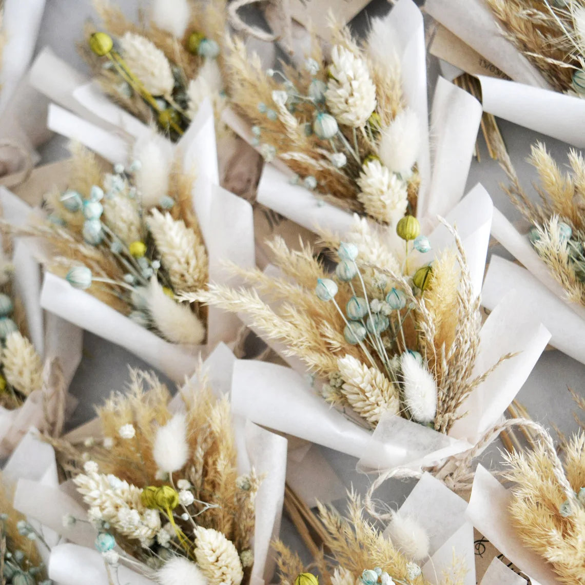 Ins Most Popular Dried Flowers Arrangement Preserved Natural Mini Flower Bouquet for Wedding Decoration