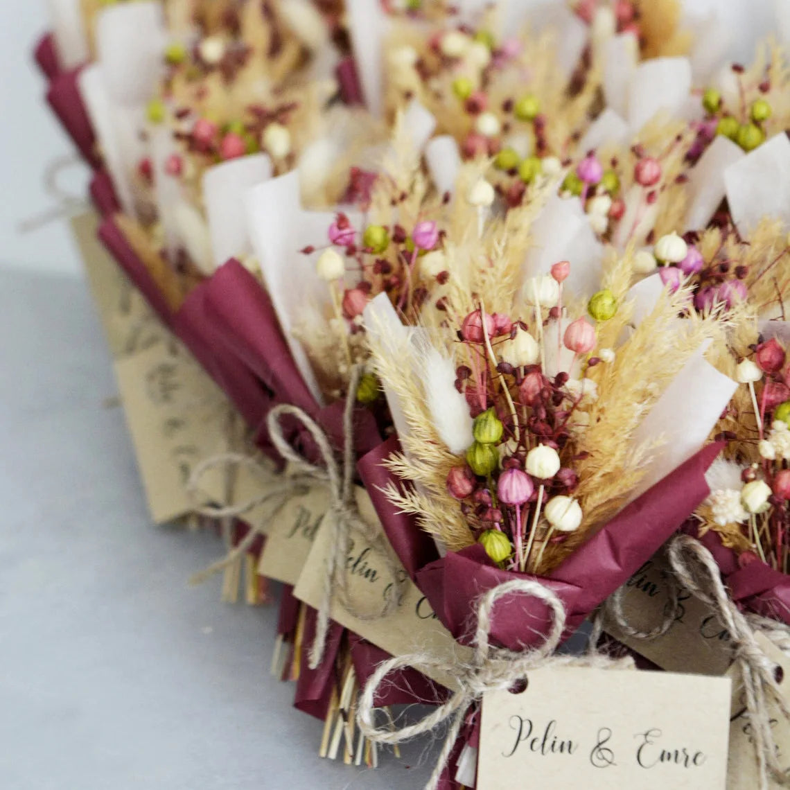 Ins Most Popular Dried Flowers Arrangement Preserved Natural Mini Flower Bouquet for Wedding Decoration